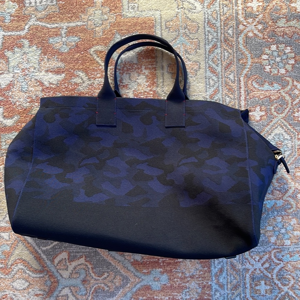 Rothy’s Navy Camo Weekender and Vanity Set - Picture 3 of 7